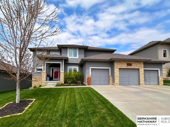 18962 Manderson St, Elkhorn, NE 68022