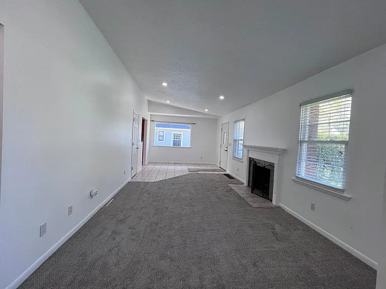 1008 Breton Rd SE — Photo 6