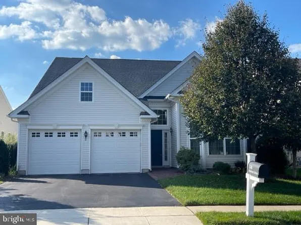 136 Andover Dr, Kendall Park, NJ 08824