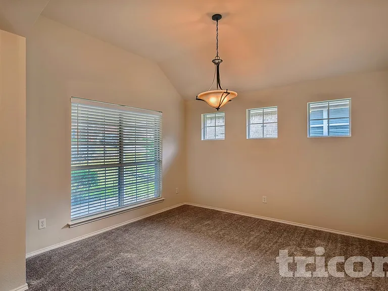 2217 Forest Park Cir — Photo 11