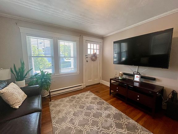 3rd image of 33 Bancroft St #33