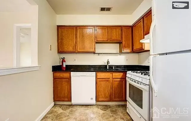1335 Waterford Dr — Photo 12