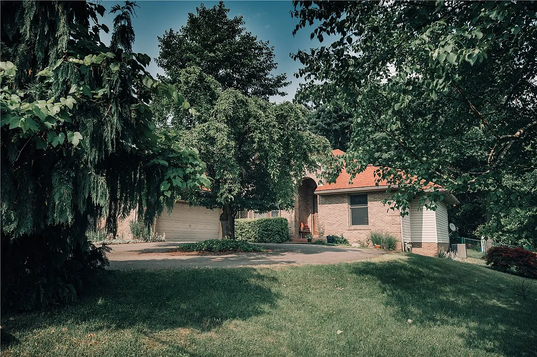 824 White Farm Rd photo 1