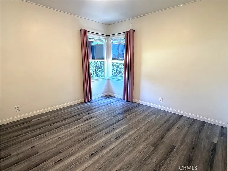 1023 E Thelborn St — Photo 8
