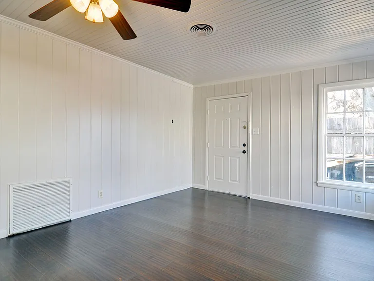 2409 Horne St — Photo 3