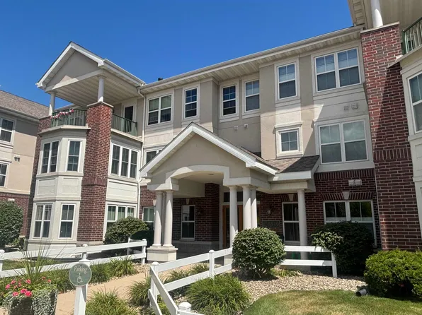 8510 Greenway Blvd Unit 104, Middleton, WI 53562
