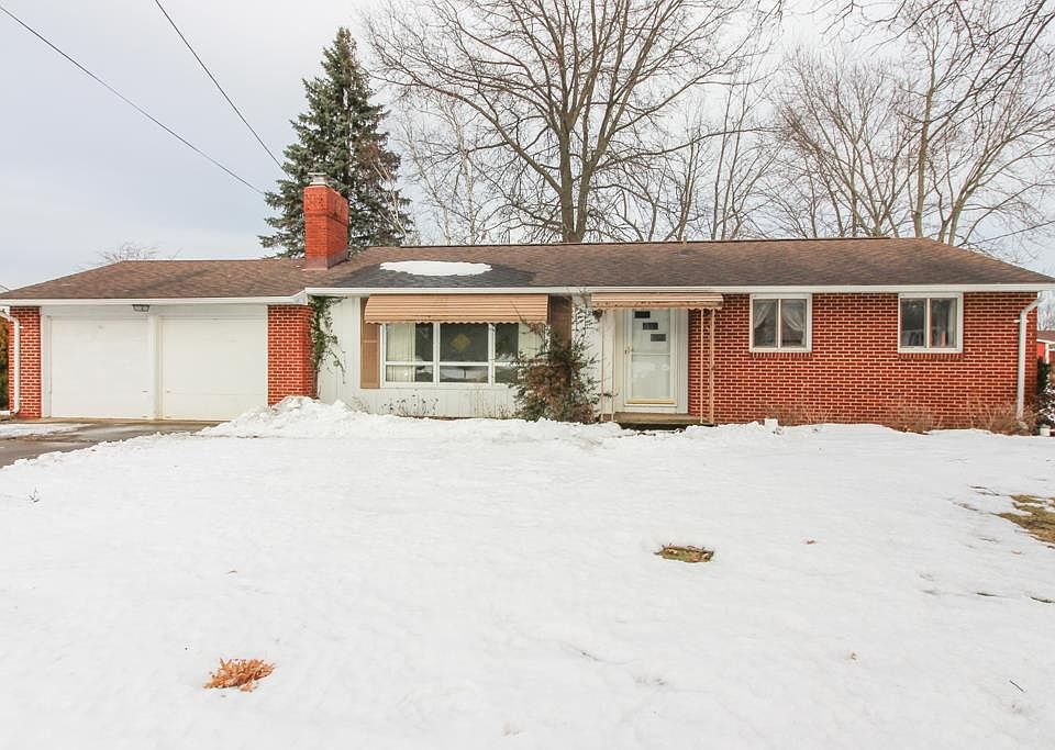 1st image of 196 Brookwood Way N