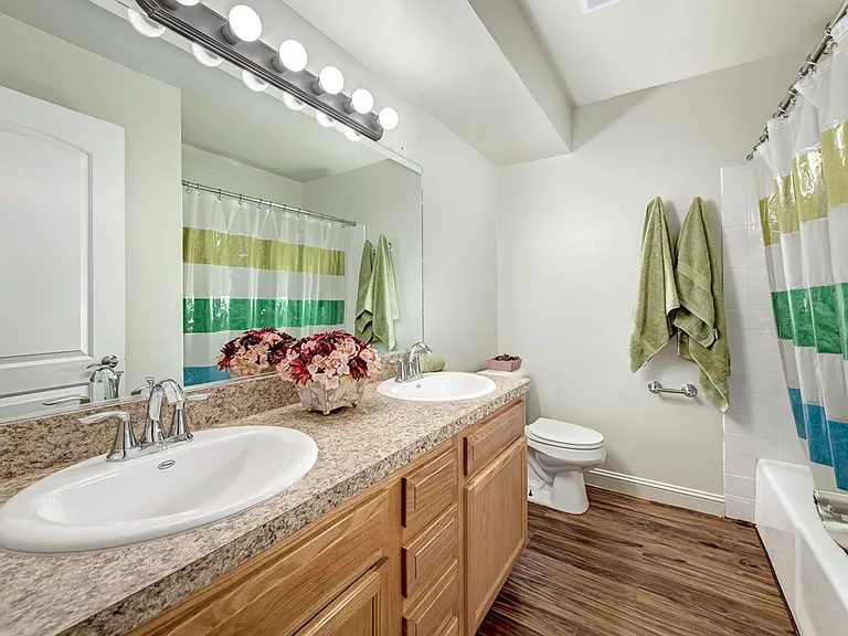 Eden Prairie Apartments — Photo 21