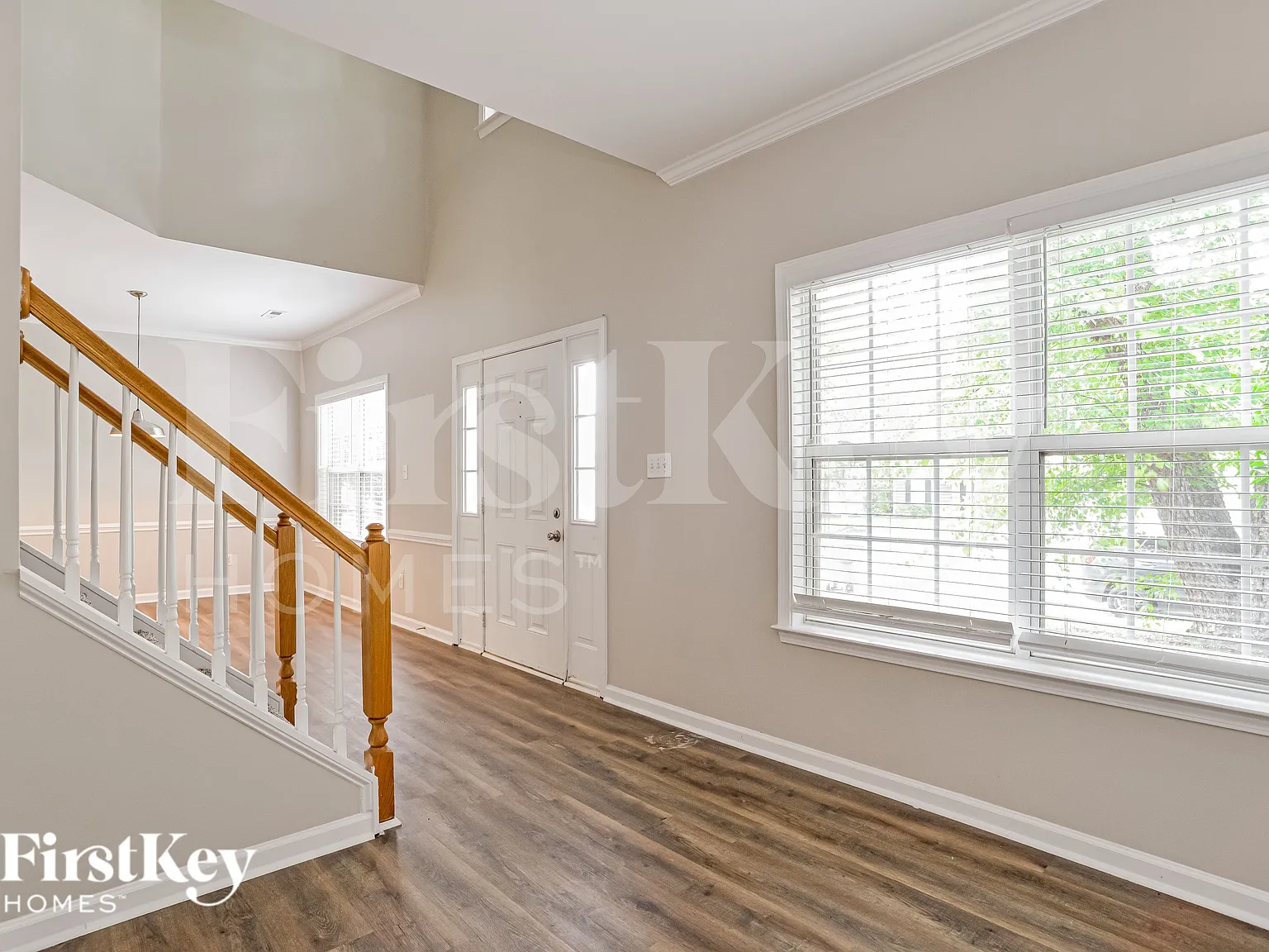 4 bed, 2.5 bath, 2199 sqft, $2,600 — Photo 2