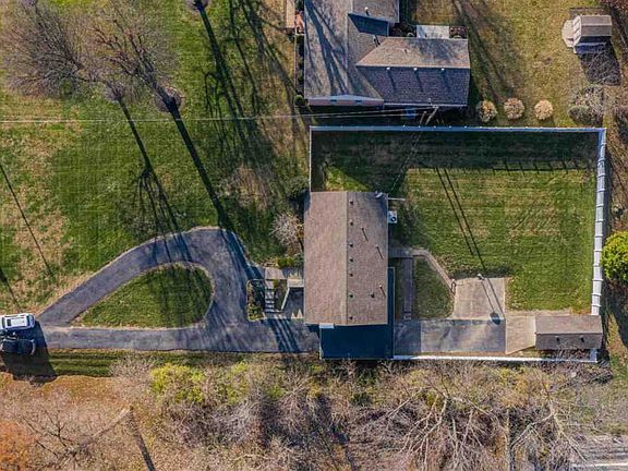 3rd image of 515 Alben Barkley Dr
