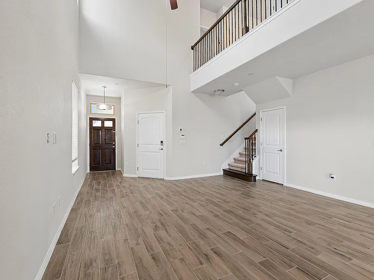 3240 E Whitestone Blvd #4 — Photo 6