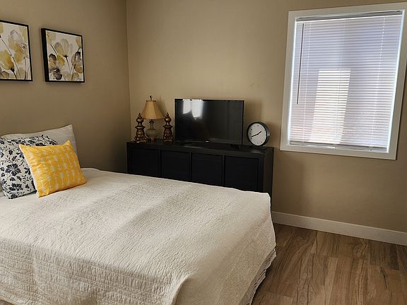 4th image of 2362 Cerritos Ave