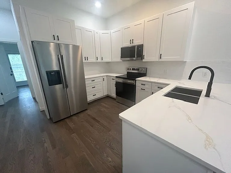 full kitchen