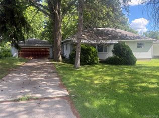 23301 Harrellson St, Macomb, MI 48042