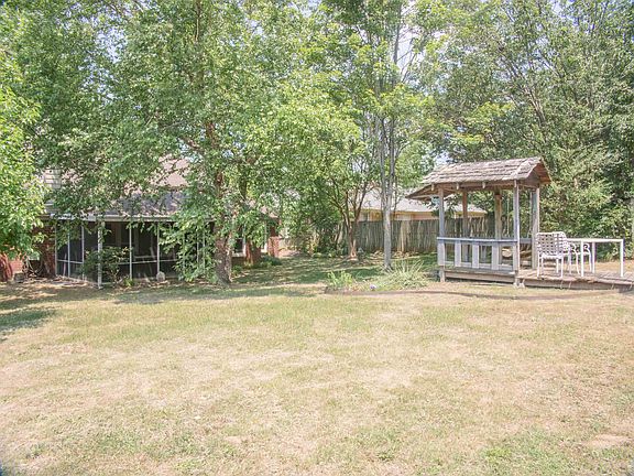 2nd image of 360 Shelley Renee Ln