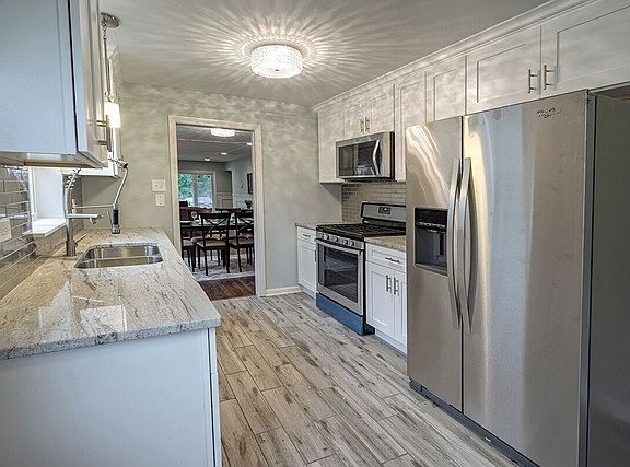 5th image of 8638 S King Dr