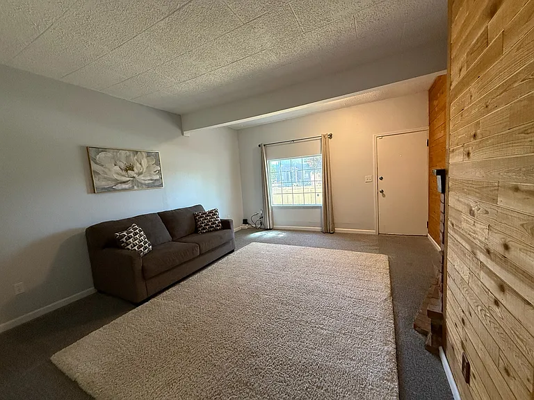 1307 Roosevelt Ave — Photo 28