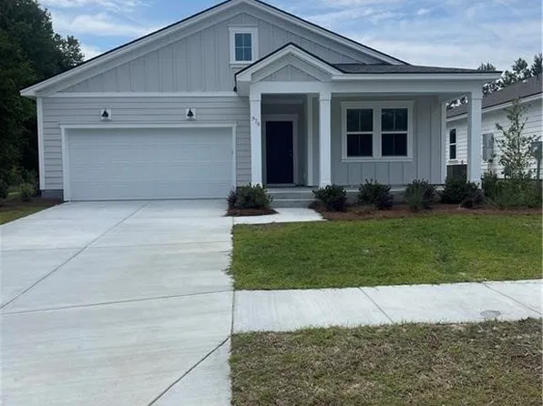 978 Longleaf Dr, Richmond Hill, GA 31324