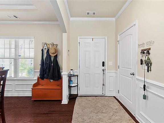 5th image of 208 Harmony Cir