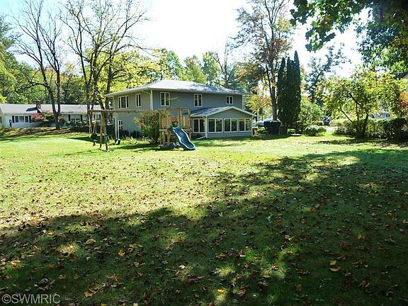 3rd image of 21490 N Shore Dr