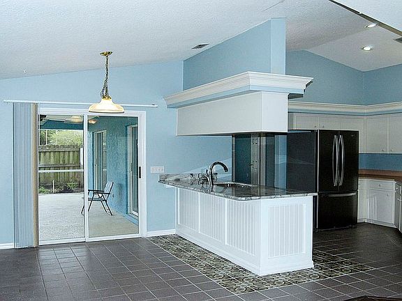 2nd image of 2148 Glen Heights Pl