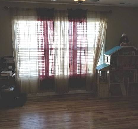 3rd image of 298 Wedgefield Dr