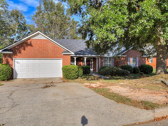 3rd image of 4581 Oxford Dr