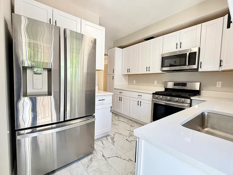1004 Girard St NW — Photo 9