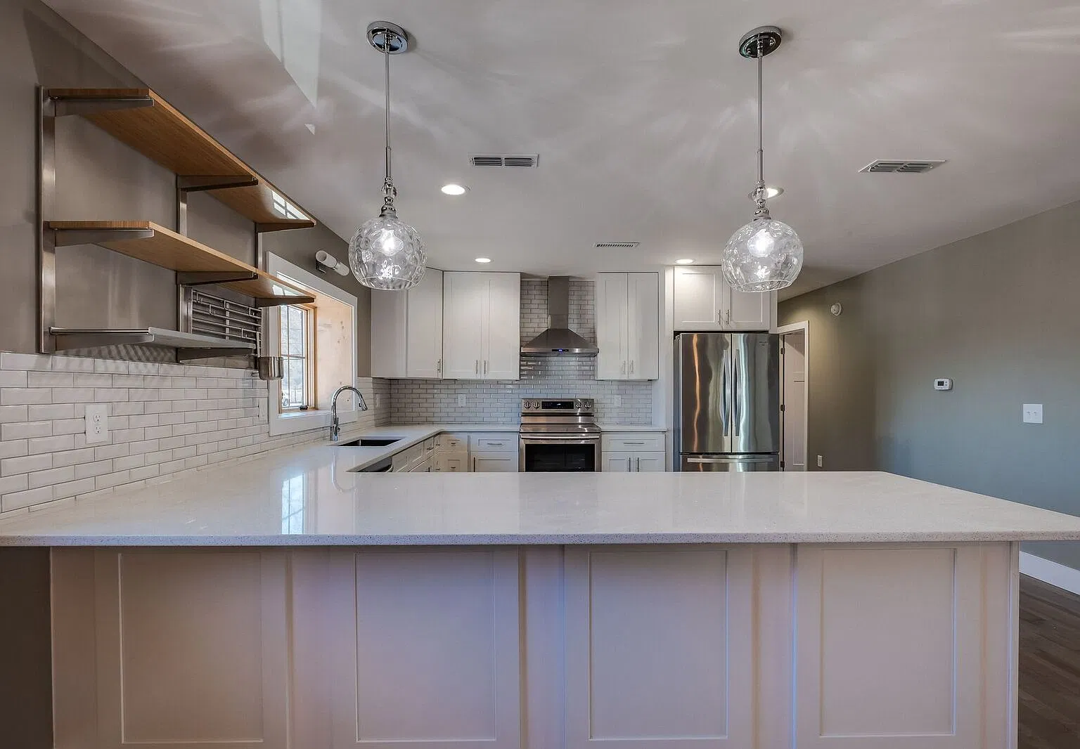 3 bed, $2,000 — Photo 1