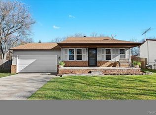 626 Glenwyth Rd, Brighton, MI 48116