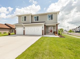5592 60th St S, Fargo, ND 58104