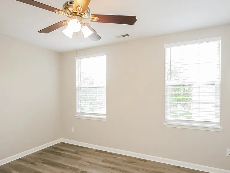4310 Blue Spruce Ct — Photo 12