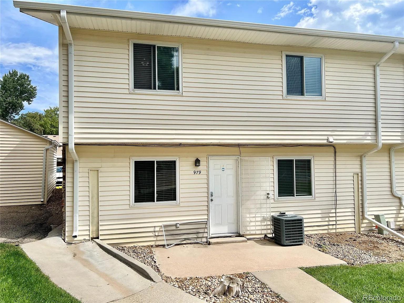 4 bed, 2.0 bath, 1326 sqft, $2,470 — Photo 1