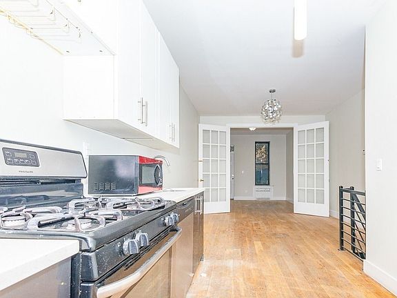 3rd image of 338 Melrose St #1LX