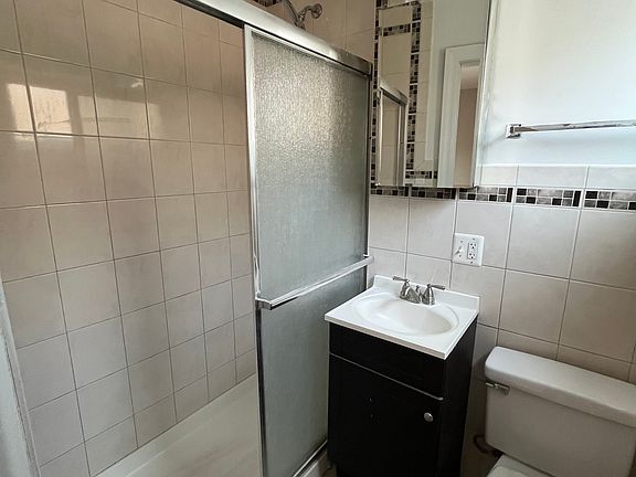 4th image of 6109 N Hamilton Ave #2