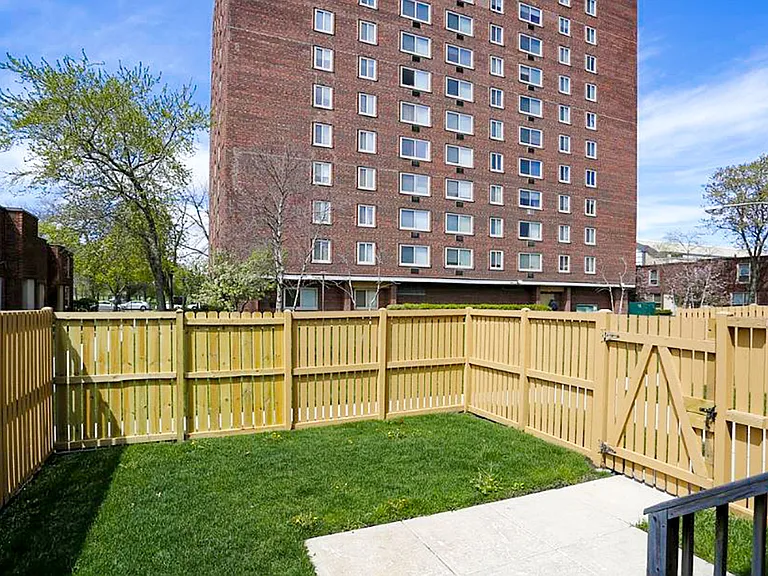Hyde Park West Apartments & Townhomes — Photo 8