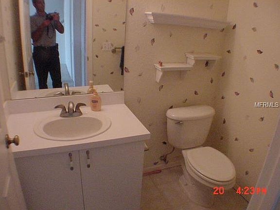 4th image of 850 S Tamiami Trl APT 827