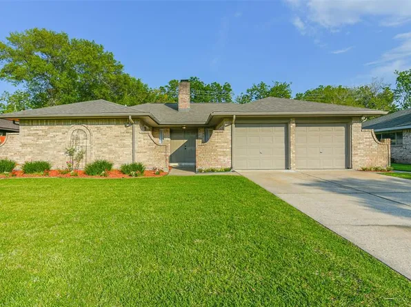 2803 Crane Dr, Pearland, TX 77581