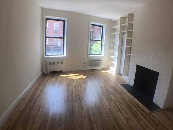 2nd image of 752 Greenwich St APT 2C