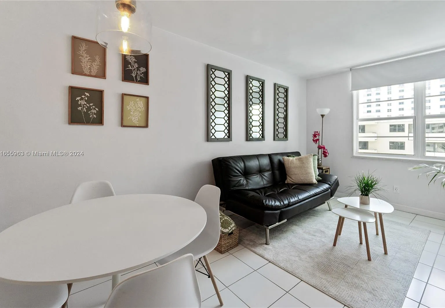 The Decoplage Condo — Photo 3