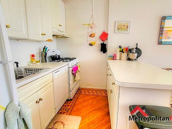 2nd image of 529 5th St #3RFL