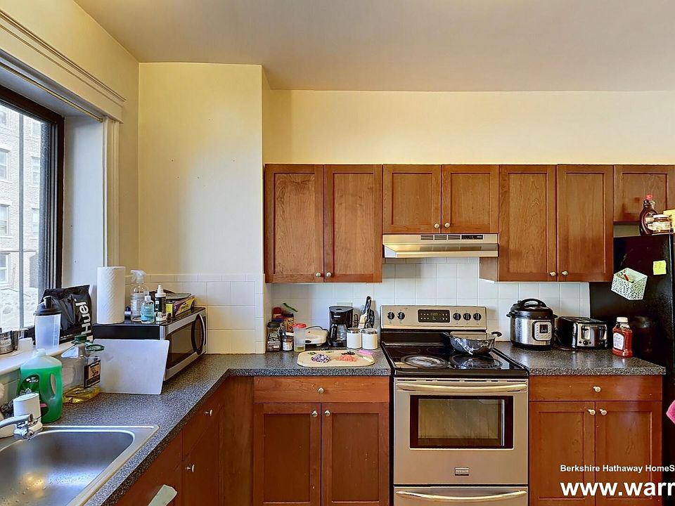 1st image of 27 Glenville Ave APT 4