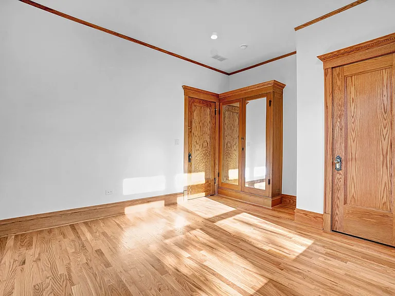 1233 N Hoyne Ave #3 — Photo 11