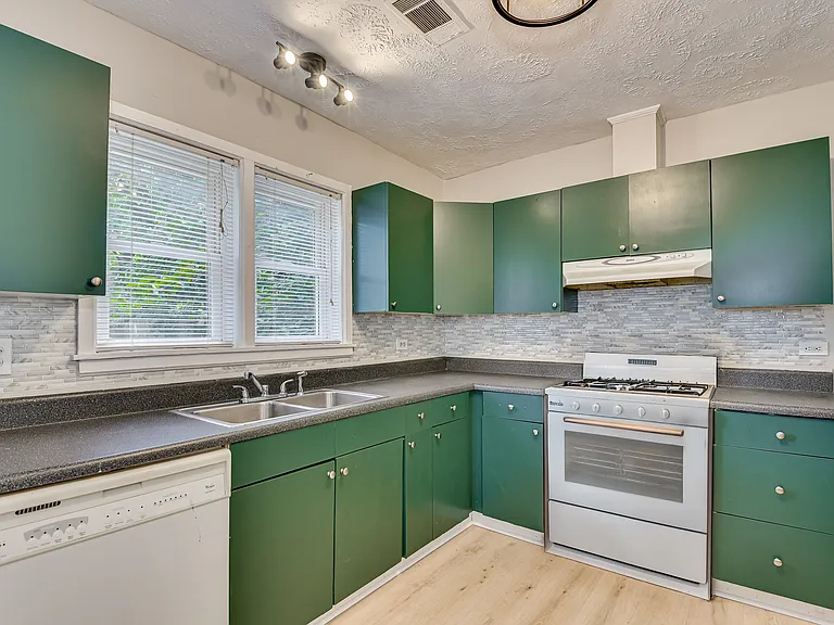2066 Greene St — Photo 20