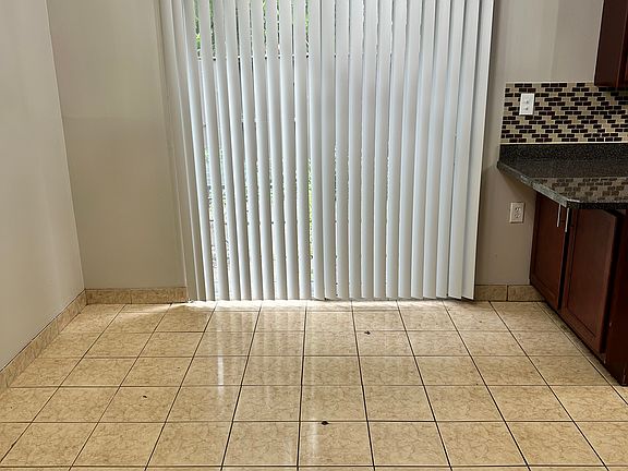 3rd image of 523 Forsythia Ln #103