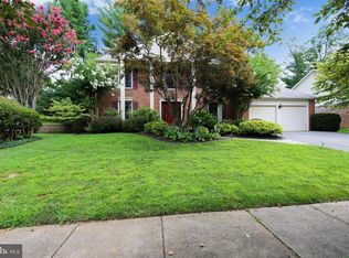 8 Pebble Ridge Ct, Potomac, MD 20854