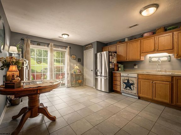 5th image of 78 Barrington Ct Suite 104