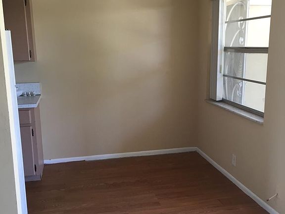 4th image of 805 NE 23rd Dr APT 3