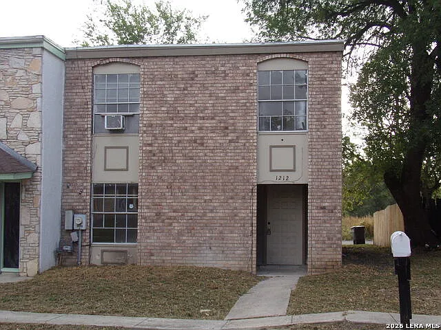 3 bed, 2.5 bath, 1376 sqft, $1,295 — Photo 1