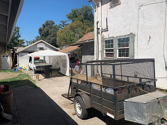 3rd image of 1541-1545 S Aurora St